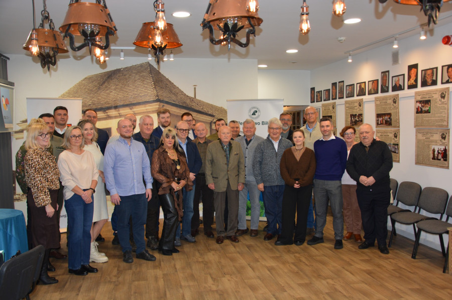 W budynku Niepublicznego Zakładu Opieki Zdrowotnej w Tarnogrodzie oraz w budynku Tarnogrodzkiego Ośrodka Kultury bezpłatnych porad udzielało 12 lekarzy i prawnik tj.: prof. dr hab. n. med. Sławomir Rudzki - chirurg, urolog; dr n. med. Marcin Rudzki - ortodonta; dr n. med. Wereszczyński Mateusz - radiolog; dr n. med. Marek Prasał - kardiolog; prof. dr hab. n. med. Marcin Szymański - laryngolog; dr n. med. Przemysław Kałakucki - ortopeda dziecięcy; dr n. med. Marek Iłżecki - chirurg naczyniowy; dr n. med. Mariusz Długosz - ortopeda dziecięcy; dr n. med. Zbigniew Twaróg - ortopeda; dr n. med. Waldemar Smoleń - laryngolog dziecięcy; lek. med. Magdalena Muda - ginekolog; lek. med. Sebastian Wiśniewski - chirurg naczyniowy; mec. Maciej Burzyński – prawnik.